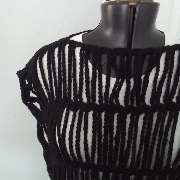 Handmade crochet drop stitch tunic, made with red heart yarn, size large, Black. - Picture 5 of 5